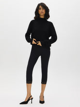 Lace Trim Capri Leggings